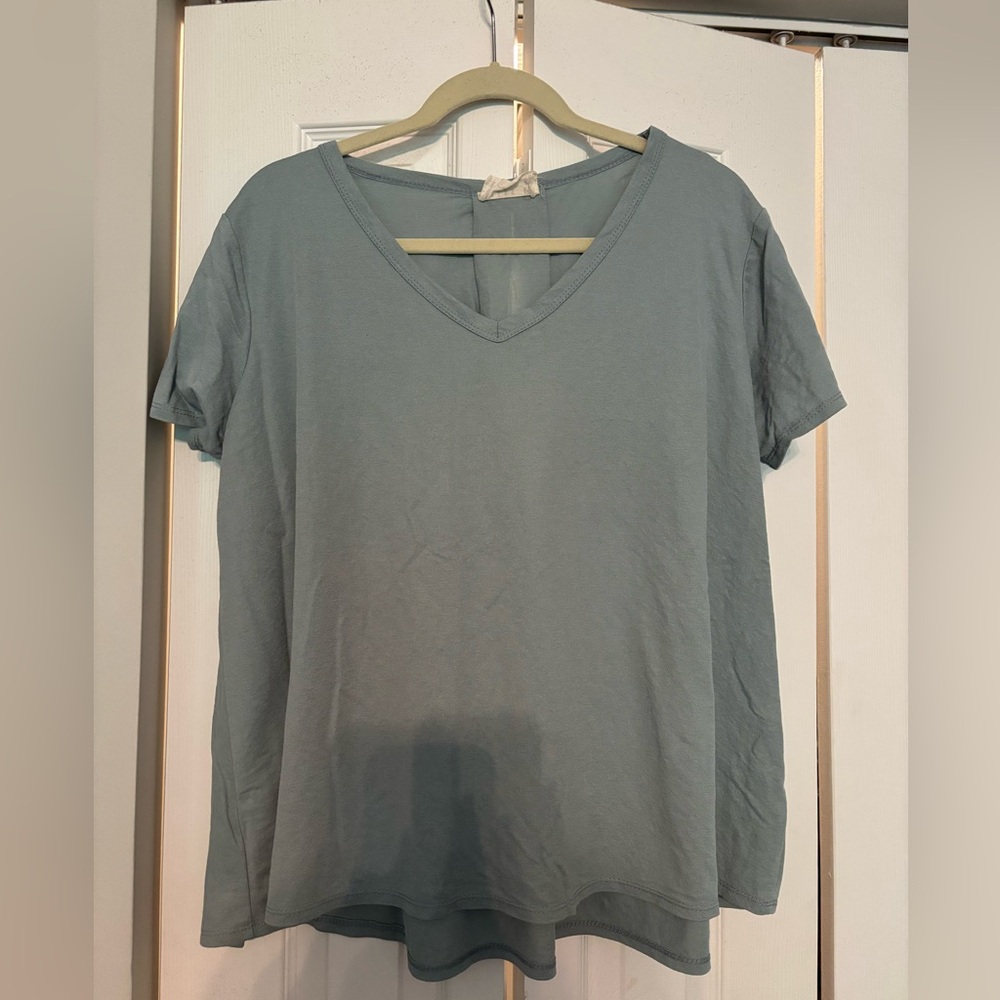 Light Sage Linen V-Neck Women's Tee